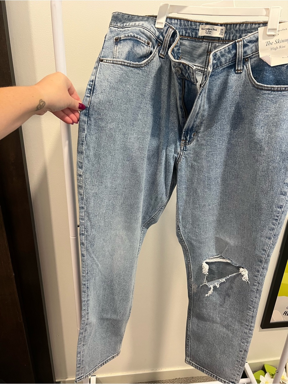 Abercrombie & Fitch Light Blue Women's Skinny Jeans with Knee Distress